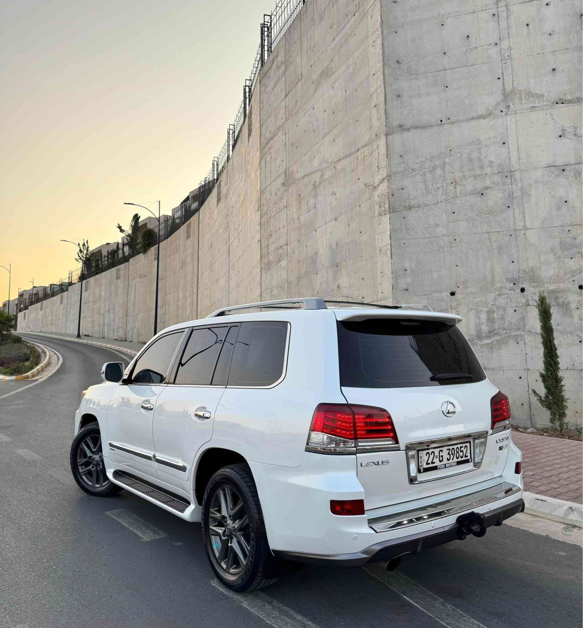 ليكزز  2014   خليجي  بريمى   فول  مواسفات LX 570
اللَّهُمَّ صَلِّ عَلَى مُحَمَّدٍ وَعَلَى آل مُحَمَّدٍ
ارخص سعر و انظف سيارة 📦📦📦
سعر ٣٧٧ ورقە
ليگزز   2014    بريم  اصل  داخل  مشمشی 
 سياره (٦ ) كوشنات كهرباي (٤ ) دگم
سياره (8) ايرباكات  ٣شاشات
بدون صبغ   كفاله عامه بشرط سونار
سياره ماشيه    ١٣٥٠٠٠ الف كيلومتر حقيقي
4 اطارات و ويل جديد شريكه 
سياره محرك و الكير بشرت مامفتوح جديد جديد
سياره حيل نظيفه كلشي علي بلادي  كل غراض بلادي موجودة
مواصفات
(بصمه .. الانزلاق .. كشن جلد  .. ثلاجه ..  زينون . .. نيظام ايكو .. كوشنات تبريد و تدفية .. رادار
.. ستيرن كهربائى سندوق شفط .. جكات .
تشغيل عن بعد ..  باب بصمه )
(سیارة سنوية هذة براد جديدة)
 اليوم ثاني تحويل  حاظر مباشر
 رقم /[ *********** ]
 سياره داخل / سليمانيه السليمانية, العراق
