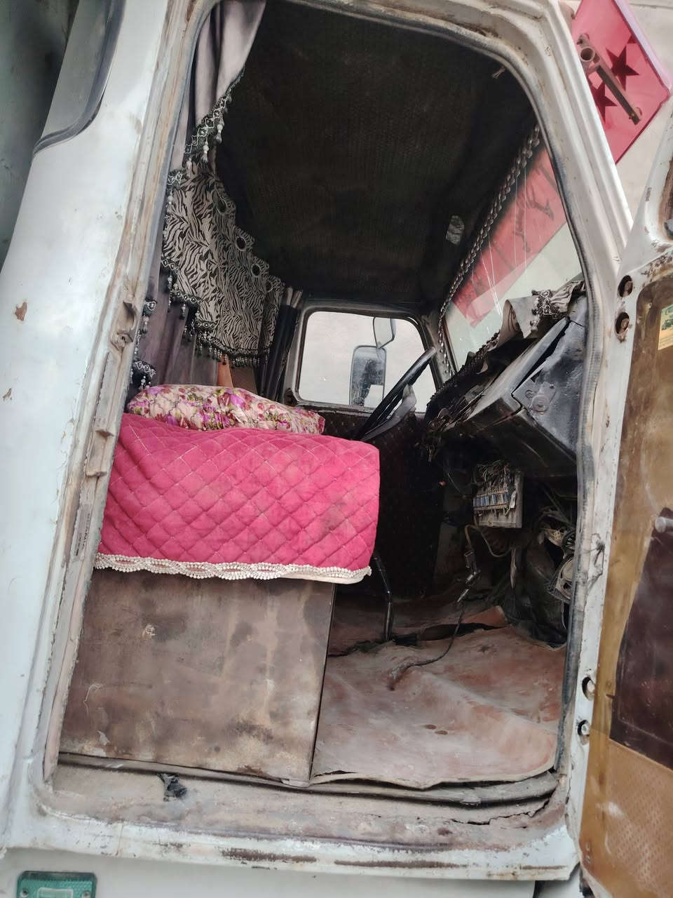 السلام عليكم اخوان سكانيا 111 جاهزة للعمل من كل النواحي للعلم السيارة بدون
للاستفسار الاتصال على الرقم الاول ***********
الرقم الثاني ***********
