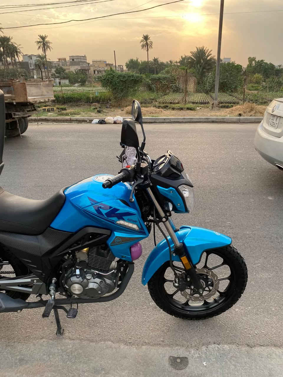 سلام عليكم دراجة RK للبيع فقط ✅
مرقمة اربيل بسم المعرض ✅
نزلتها 7/1 ماشية 11 الف صالها عندي 3 أشهر بعدها وكالة الدراجة بسم المعرض عجلت الخليج مابيها اي ضرر من عده موضح بل صور الكفر مكسور والجاملع مشخط فقط غير هذني ماكو الباقي كله وكالة ابيعها هيه والصندوك والهورنات من عده الكلوب الزنون مو وياها الباقي كله وكالة 
هاذ رقمي أتصل وشلع عيوني ***********
بكاني بغداد صليخ 📍.
السعر 2600 وبيها مجال تعال وبيك خير وتدلل
