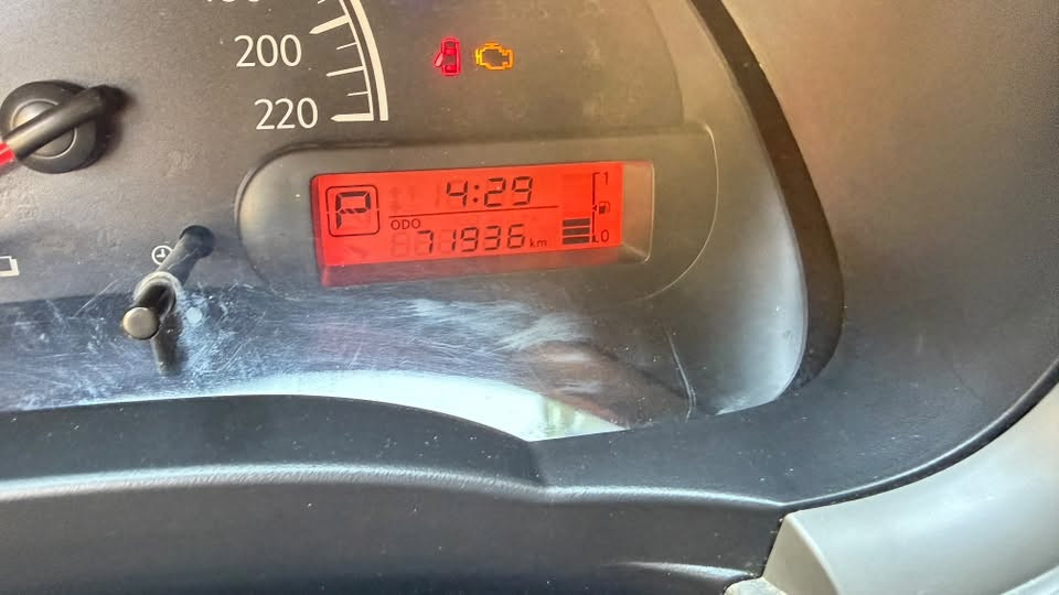 سلام عليكم 

نيسان صني هندي مديل ٢٠٢١ بليته زركه ماشيه ٧١ الف جديده جدا مكفوله كفاله عامه من صبغ وتبديل وبارد سبير مانازل 
السعر ١٠٦ وبيه مجال 
***********
