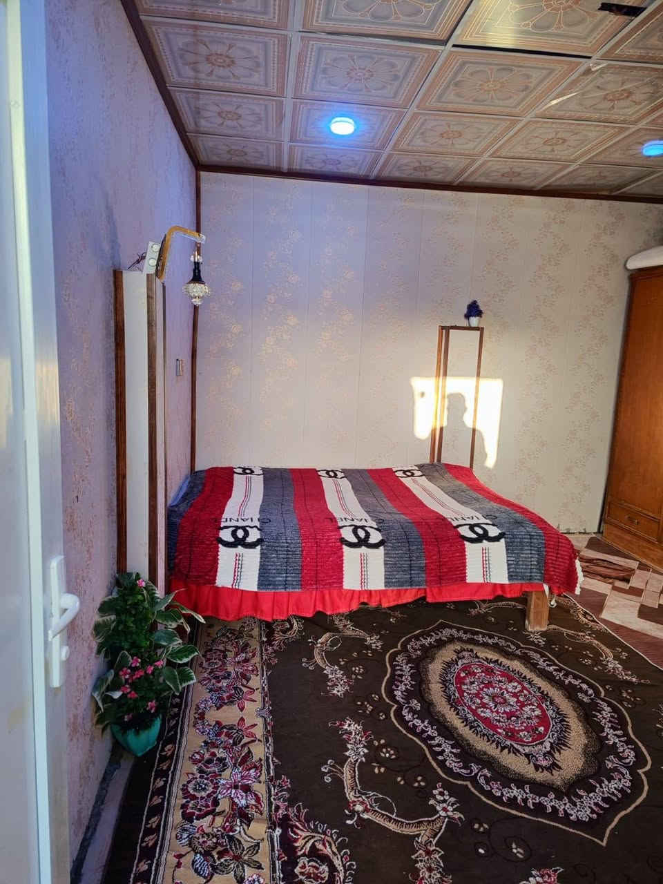 عندي بيت  الحر الصغير الكنطره مال البزل وتطلع كبل مسافه ٣٠٠متر قريب علي الشارع ثالث بيت بالفرع مساحة ٥٠متر ٣طوابق ٣نوم درجه اولي السعر ٣٥ مع مجال 
***********
*********** واتساب على الاثير  ابومحمد
