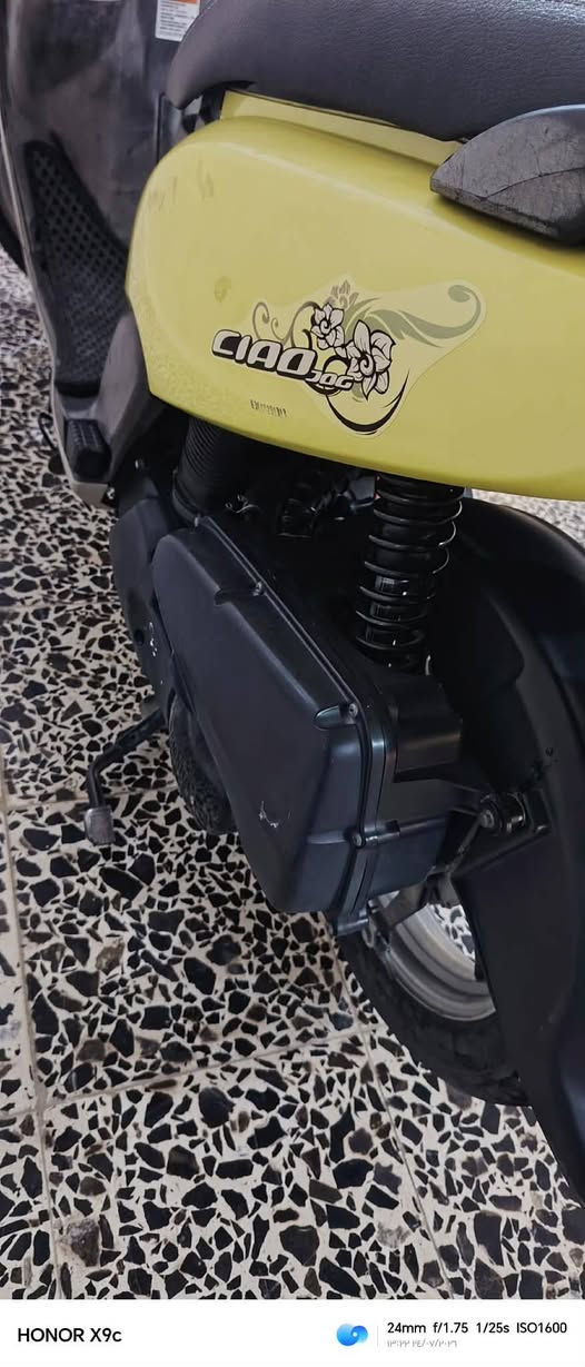 سلام عليكم شباب دراجه فله مكفوله مكينه بلادي ما مفتوحه كفرات بلاديه دراجه كلهه ختم واحد اوراق 
والسرعه 120 وال مايشتري لا يراسل للاستفسار ***********
