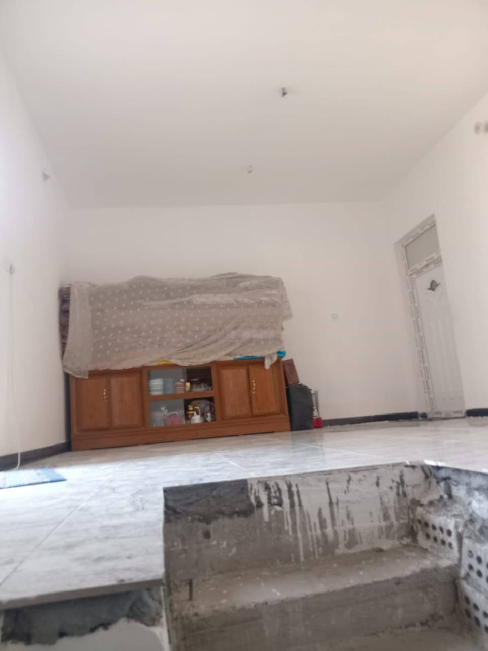 ياالله سلام عليكم ورحمة الله وبركاتة
🏠🏠بيت البيع فوال مابي ينقص بس  نقص الوجيه بس  لبخ   الفلوجه الجغيفي الثانيه يم سواق جنه 
بيت موجه المساحه150مكون من 3 غرف نوم 
مانور 2ع
حمام 2ع
صاله 2ع
ستقبال
مطبخ
كراج   
 يبعد عن لتبليط 50 متر 

 السعره 95وبي مجال  رقمي الهاتف  ‏‪***********‬‏
