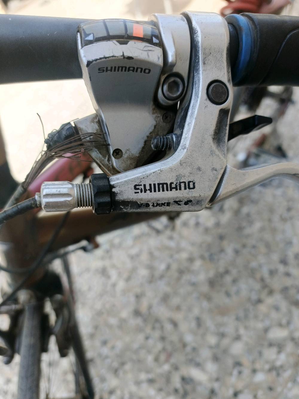 🚲 للبيع | ANCHOR ياباني أصلي 🇯🇵
بايسكل ANCHOR أصلي ياباني من Bridgestone، قياس 700C / 28، رياضي وخفيف ومناسب للمدينة والتمارين والمسافات الطويلة.
✅ ماركة ANCHOR – Bridgestone
✅ وارد ياباني
✅ تبديلات Shimano
✅ 700C / 28
✅ فرامل أمامية وخلفية
✅ جنوط رياضية
✅ الدراجة جاهزة للسياقة
✅ معاها حامل قنينة + رفرف أمامي وخلفي
✅ اللون وردي/عنابي مميز
السعر: 200,000 دينار 💰 قابل للتفاوض بالمعقول
📍 المكان: بغداد هاتف ***********