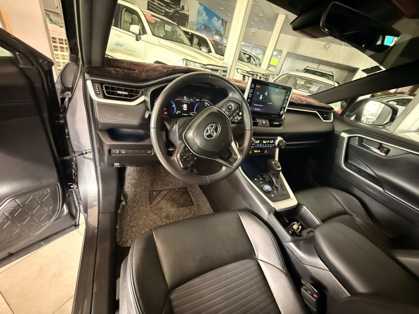 � رافور 2022 XSE هايبرد للبيع

✨ موديل 2022 – XSE Hybrid
🔹 ماشية 43 ألف كيلو 
🔹 محرك 2.5 هايبرد 4 سلندر
🔹 دفع رباعي AWD
🔹 شاشة وسطية + Apple CarPlay / Android Auto
🔹 تشغيل بصمة ودخول ذكي
🔹 كاميرا خلفية
🔹 مثبت سرعة متكيف
🔹 تحذير النقطة العمياء + تنبيه الخروج عن المسار
🔹 مقاعد SofTex
🔹 جنوط XSE رياضية 18
🔹 إضاءة LED وفوجات
🔹 باب خلفي كهربائي
🔹 سقف أسود وتصميم XSE رياضي 

🛠️ صبغ: جاملغ أمامي فقط 

📞 الاتصال فقط:***********