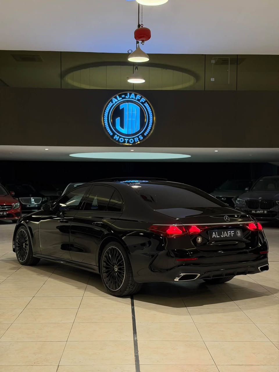 السلام عليكم 
البيع مارسدس E class AMG  موديل 2024
ماشية 35 الف كيلو 
🚨وكالة المانية ضمان دولي بصمتين
🚨فول مواصفات ومغلف ppf بالكامل
بانوراما وداخل مشمشي وكامرة رحساسات ورادار ولد بالشباك بلادي وكت AMG بلادي وستيرن AMG ونقطة عمياء وانارة مخفية ودشبول نجوم وصندوك كهرباء وكشنات خزن وتدفئة وبصمات وسماعات برو ماستر وبعد كلش هوايه مواصفات 

السياره مكفولة كفالة عامة حتى الدعاميات بشرط بدون شخوط او رصعات وبدون اي نقص او خلل
رقم وفحص وهزه كله جديد
السعر : 560 $ ورقه
للاستفسار : *********** كاوه جمال 
او واتساب نفس الرقم
العنوان :السليمانية المعارض الجديده معرض (الجاف)
