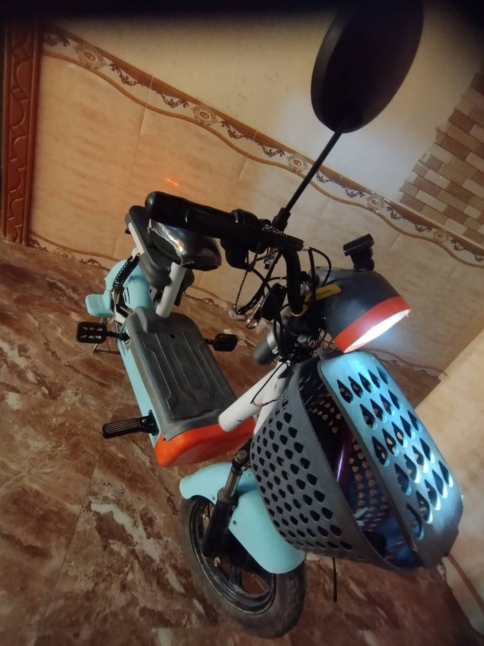 عادت نشر 
--
*للبيع دراجة شحن كهربائية* ⚡
*السعر: 150 الف دينار*
*المكان: النجف*

*المواصفات:*
- الحالة: مستعملة نظيفة 
- الشاحن: موجود اصلي Smart Energy
- بيها سلة امامية + لايت خلفي
- مناسبة اللدوام 
هورن شغال كلشي مابيه

السعر قابل للتفاوض البسيط 
للاستفسار راسلني واتساب ***********
---
