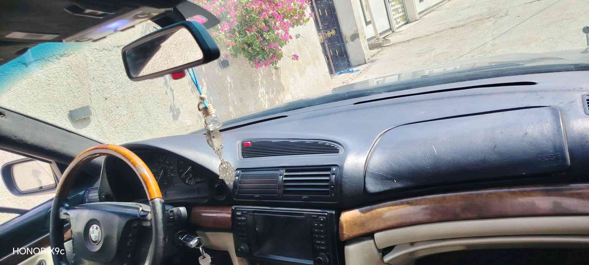 السلام عليكم من رخصة الادمن  المحترم للبيع او مراوس حسب القناعه خفاش ٧٢٨ دبل فانوس موديل ٢٠٠١ رقم بغداد انكليزي باسمي باب طويله فول مواصفات دبل جام ويل حجم١٨ مال باخره بلادي ٣بردات مري شفط جنطه شفط حساسات امامي خلفي شاشه وكامره خلفيه اندر ويد كروز سرعه مثبت سرعه زراكات لايت شغاله لون نيلي متغير كلشي بيه شغال مكاني بغداد السعر ٨٥ التواصل على الرقم ***********

نص مكتوب في الصور:
- HONOR X9c