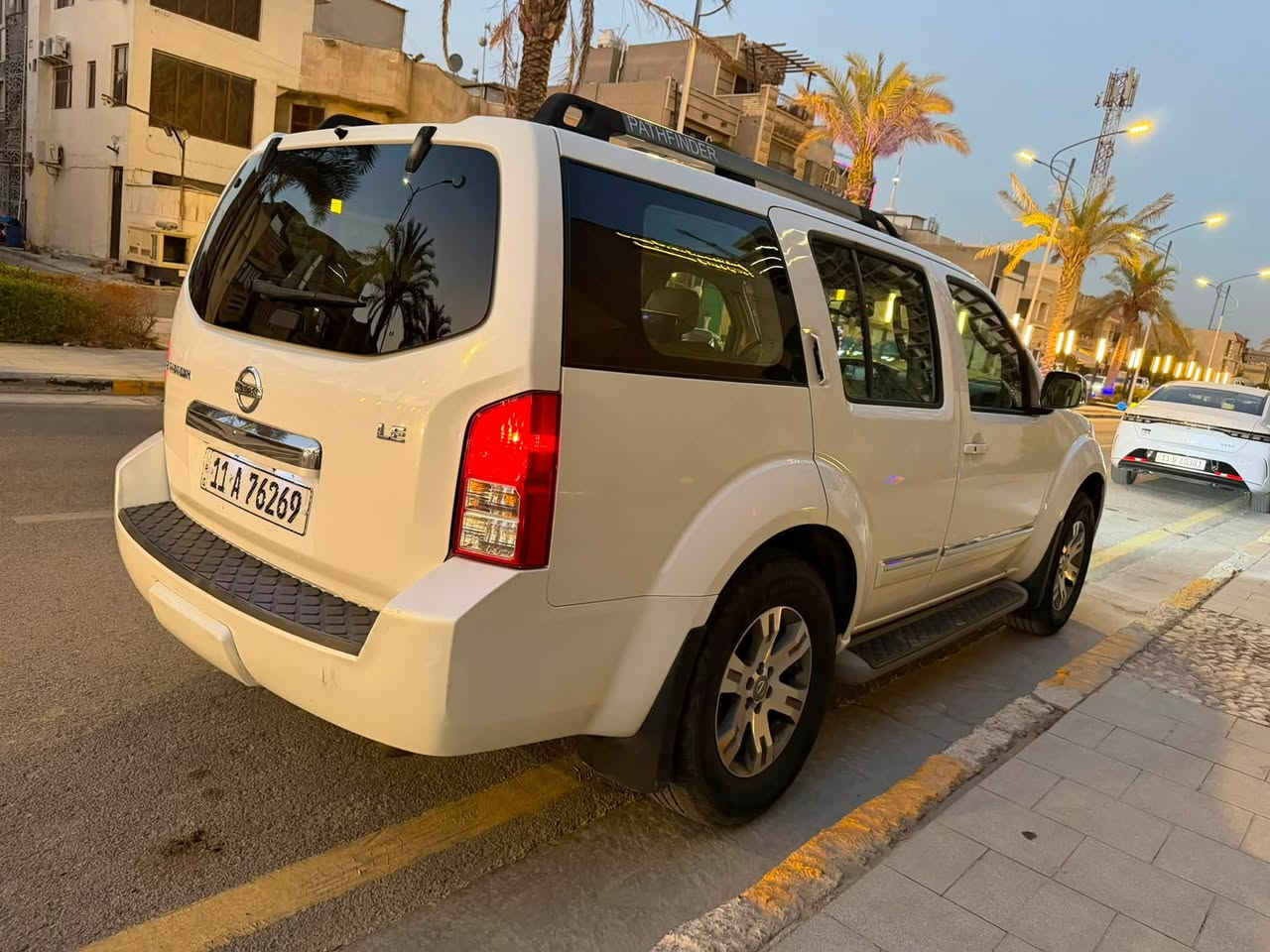 السلام عليكم 
للبيع باثفايندر موديل ٢٠٠٩
خليجي  فول مواصفات 
ماشية ١٤٦ كيلو 
4 ويل
سلايد
بصمة تشغبل وابواب 
شاشة وكامرا 
دشبول شكل ارمادا
داخل صاج 
مقاعد خزن 
داخل جلد بيجي بلادي 
مقاعد كهرباء 
تدفئة مقاعد
7 راكب
فول تحكم ستيرن 
3 قطع تبريد
ويل كروم
ترايش كروم 
تبريد مناخين
مرايا قلاب عند الرجوع
لايتات فول زنون
بدون صبغ 
فقط الدعاميات مصبوغه 
بيها تعديل مكانين بارد صغار
لوحات وسنوية جديدة باسمي 
مبيها نقص ابد على وضع الشركة

مكان السيارة بغداد اليرموك 
السعر ١٢٨ وبيها مجال 
***********
سيارة جديدة وبدون نقص 
لتقارنها وية المهجومة كلشي اكو بلسوق
