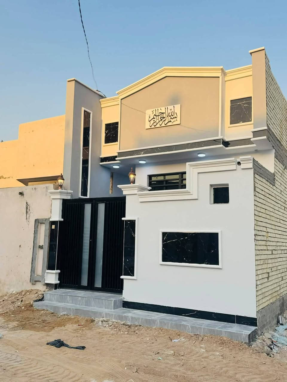 بيت للبيع طابو صرف سند حر 
• 100م - نجف / مجمع بيتي الثاني 
مقابل مجمع السلطان
غرفة، صالة، استقبال، مطبخ
صحيات (2) + مكشوفة
صطح شتايكر 
جميع الخدمات متوفرة
:(بيع مستعجل سعر 72 )
***********
