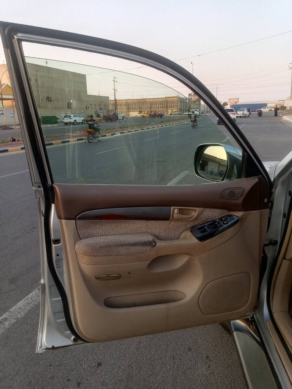 . عليكم ورحمه الله برادو موديل 2004مكينه4سلندر مكفول من الصبغ عده الجاملق لخلفي اليمن بيه ضربه سياره جاهزه تبريده ثلج حداد 100/100 تخم تايره سنويه 28 سعره 120 وبيه مجال مكاني ميسان والاستفسار عن الرقم *********** ترهم مراوس حسب القناعه
