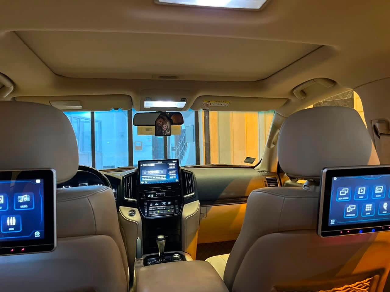 ‎
🚘 تويوتا لاند كروزر GXR | موديل 2021 | سازز باب اول. 
الموديل 2021 
المحرک 8V سلندر 4600
العداد : 140 الف كيلو 
الحاله : مكفوله رصعه ب الصندوك Pdr 
السونار : مرفوق مع الصور 

فول الفول مواصفات 1/1 SaS
1- فتحة 
2- بصمة 
3- شاشه كبيره
4- حساس خلفي وامامي 
5- ثلاجة 
6- 2 كراسي كهرباء
7- تشغيل عن بعد
8- شاشات عرض 
9-كامرات5 دوارة
10- 8  ايرباك
11-دفع رباعي
12- شاحن واير لس
13- خمس كاميرات
14- شاشات خلفيه 2
‎‏‎وبعد بيه هواي مواصفات معروفه الـ Sas 

‎‏‎سيـارة عل نظافتها
‎‏‎  محرك كير بشرط مامفتوح كهربائيات كفاله

‎‏‎باسمي السنوية بشرط تحويل و خرامة 
‎‏‎سيارة مابيـها دينار مصرف كامل من كل نواحي

‎‏مكان سياره بغداد الغزاليه 
السعر 50 الف دولار 500 ورقه 
☎️موبايل اتصال او واتساب / ***********

رابط الواتساب المباشر لمراسلة صاحب سياره👇🏻💯☑️
https://wa.me/9647805435549@@
