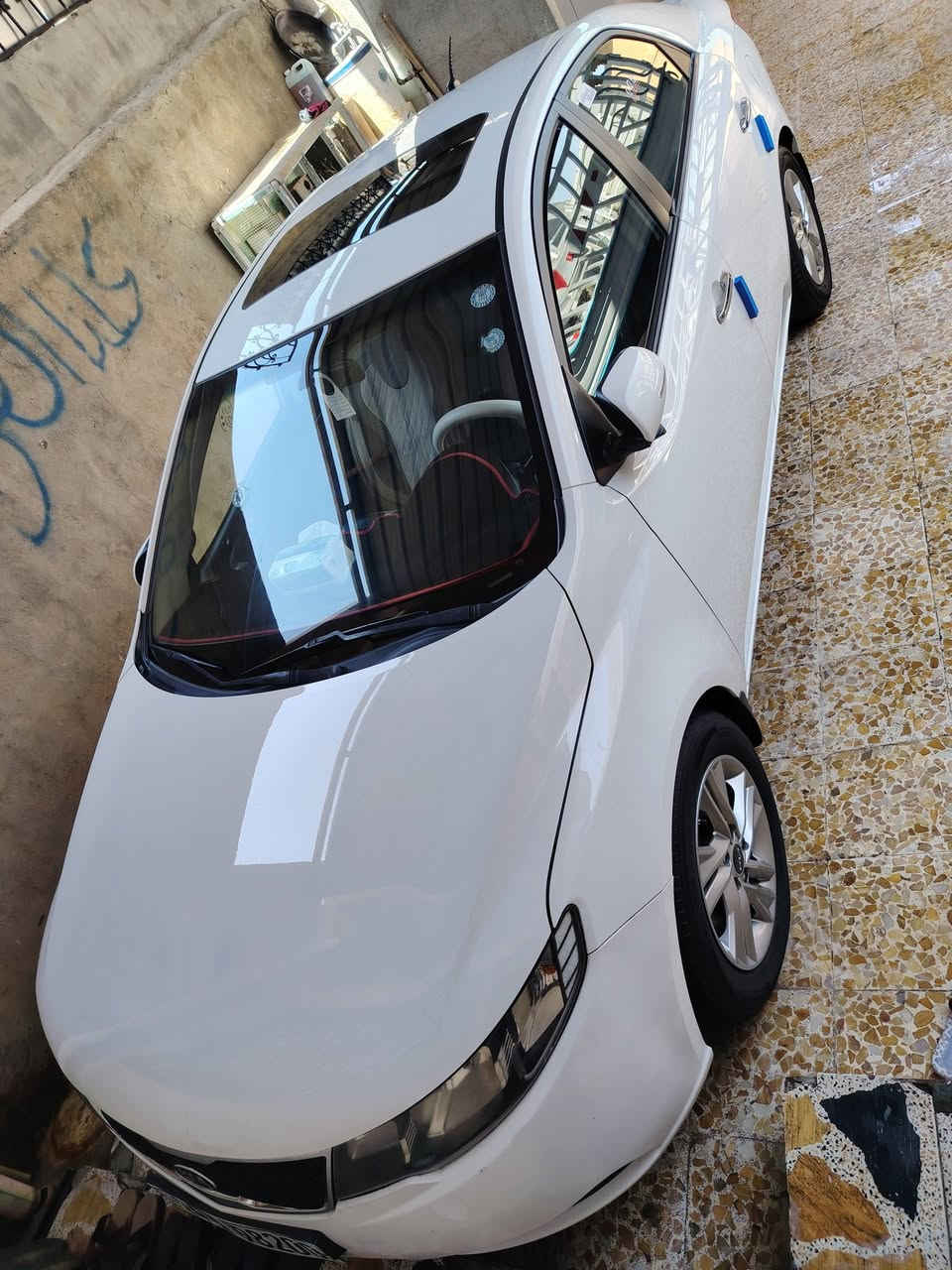 كيه سيراتو فول مواصفات موديل 13 سياره جديده بيها سانور بدون صبغ بيها ملاحضات صغار بارد  محرك شرط 
مكان سياره موصل ناحيه كوير ***********
سعر 115 ورقه بيها مجال للطيبين سياره مالت بيت
