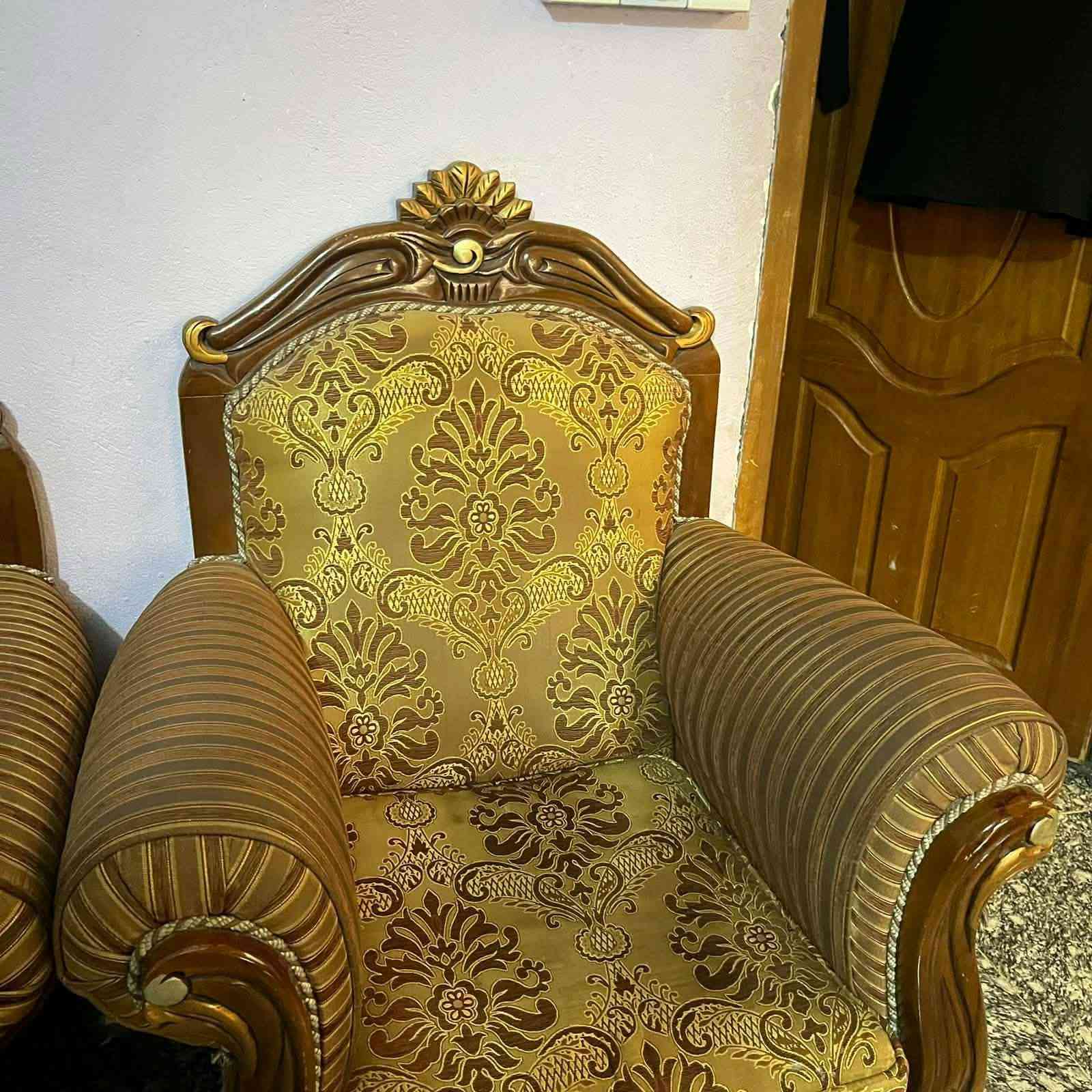 سلام عليكم تخم لبيع نضيف وحلوو مكاني دوانيه حي العسكري بشارع لوكفه السعر 325وبي مجال وهاذه رقمي *********** بي واتساب ومفتوح.
