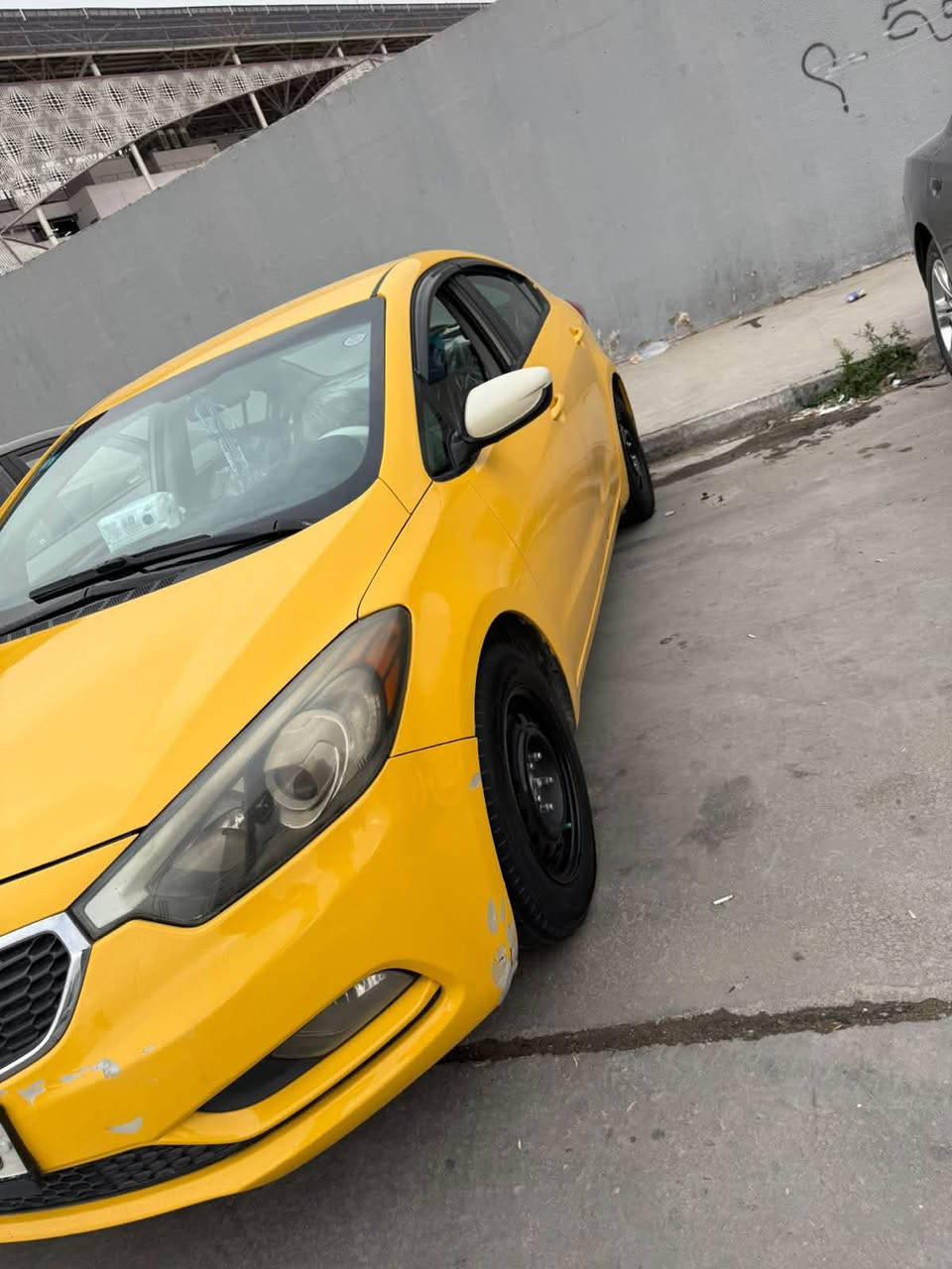 السلام عليكم كيا فورتي 2015مكينه 1800
سيار حادثها جاملغ اليمن والبنيد شواصي مكفولات من الكصه 
سعرها (85)
السياره صبغه ثانيه والمكينه ابيع كايمه تبريد شغال خير من الله مكان السياره بسمايه (***********) سعر (85)
