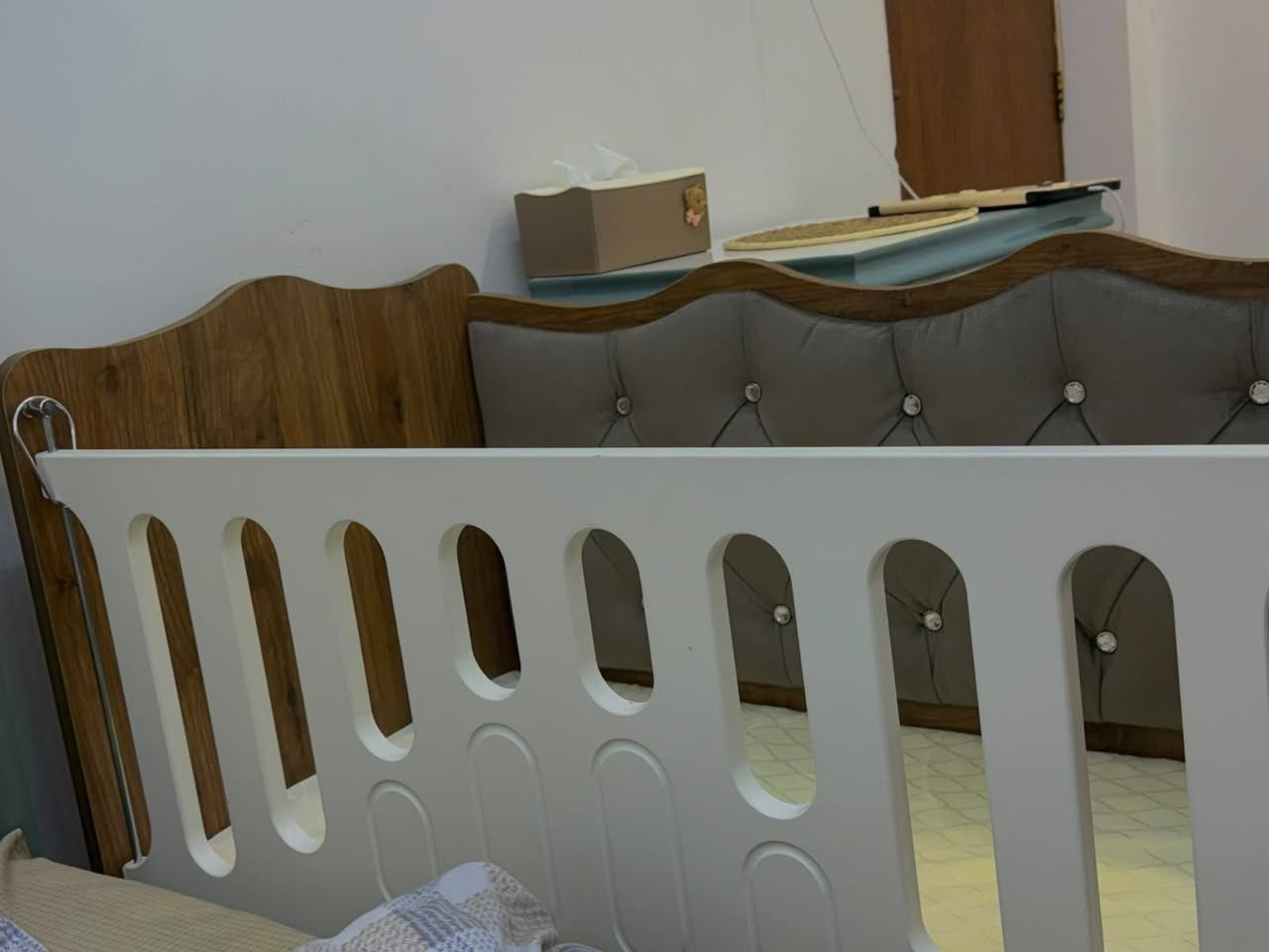 السلام عليكم
جرباية طفل مامستخدمة جديدة متكونه من سرير سفنج مع مجرار ارضي نوع الجرباية تركي ثقيل لونه خشبي وابيض باب الجرباية سحب فتح وسد فقط مشكلة بسيطة كسر برجل مال جربايه وتتصلح جديد قبل سبوع شترينا بـ ١٩٨ ونريده ب١٠٠ وبي مجال 

رقم : ***********

توصلك جرباية للبيت اذا تم الشراء
