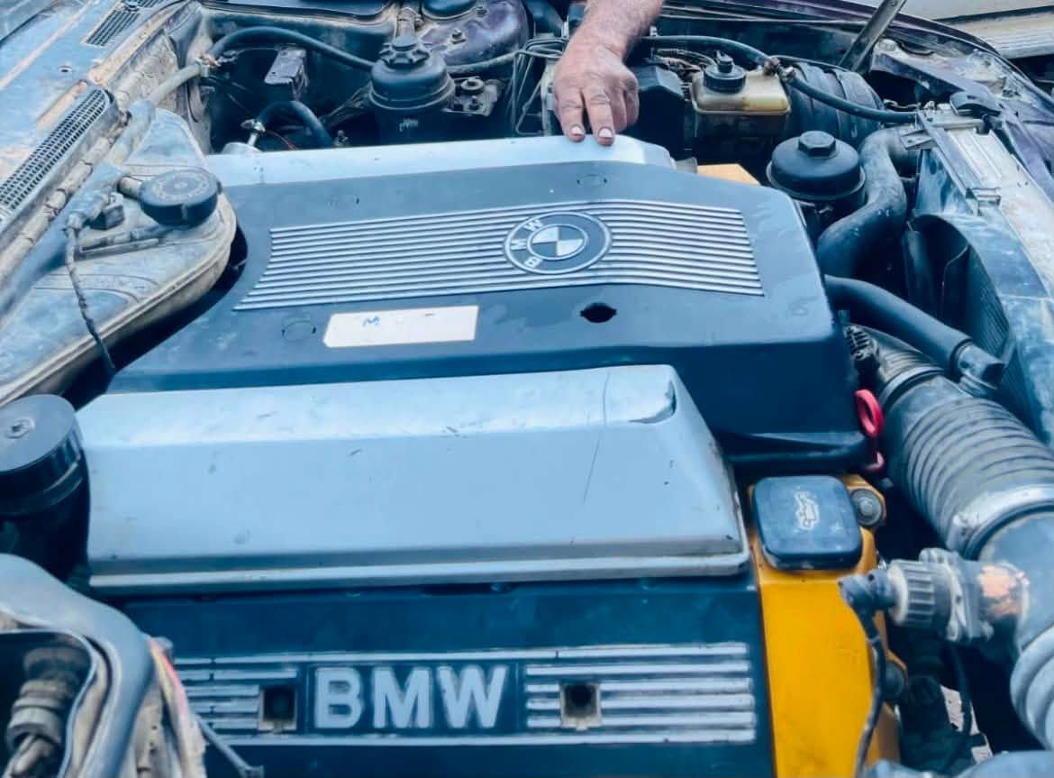 Bmw740
رقم الماني باسمي تخم تاير جديد باتري جديد مصبوغة عام بدون ضربة 
حدادية نقص امامي وخلفي 
سنوية ساقطة 
*********** مكاني بغداد
