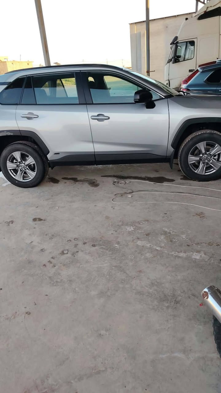 السلام عليكم للبيع راف فور موديل 2024السعر 240وبيها مجال للستفسار ***********

نص مكتوب في الصور:
- BIDCARS
- BIDVARS
- BIDCARC