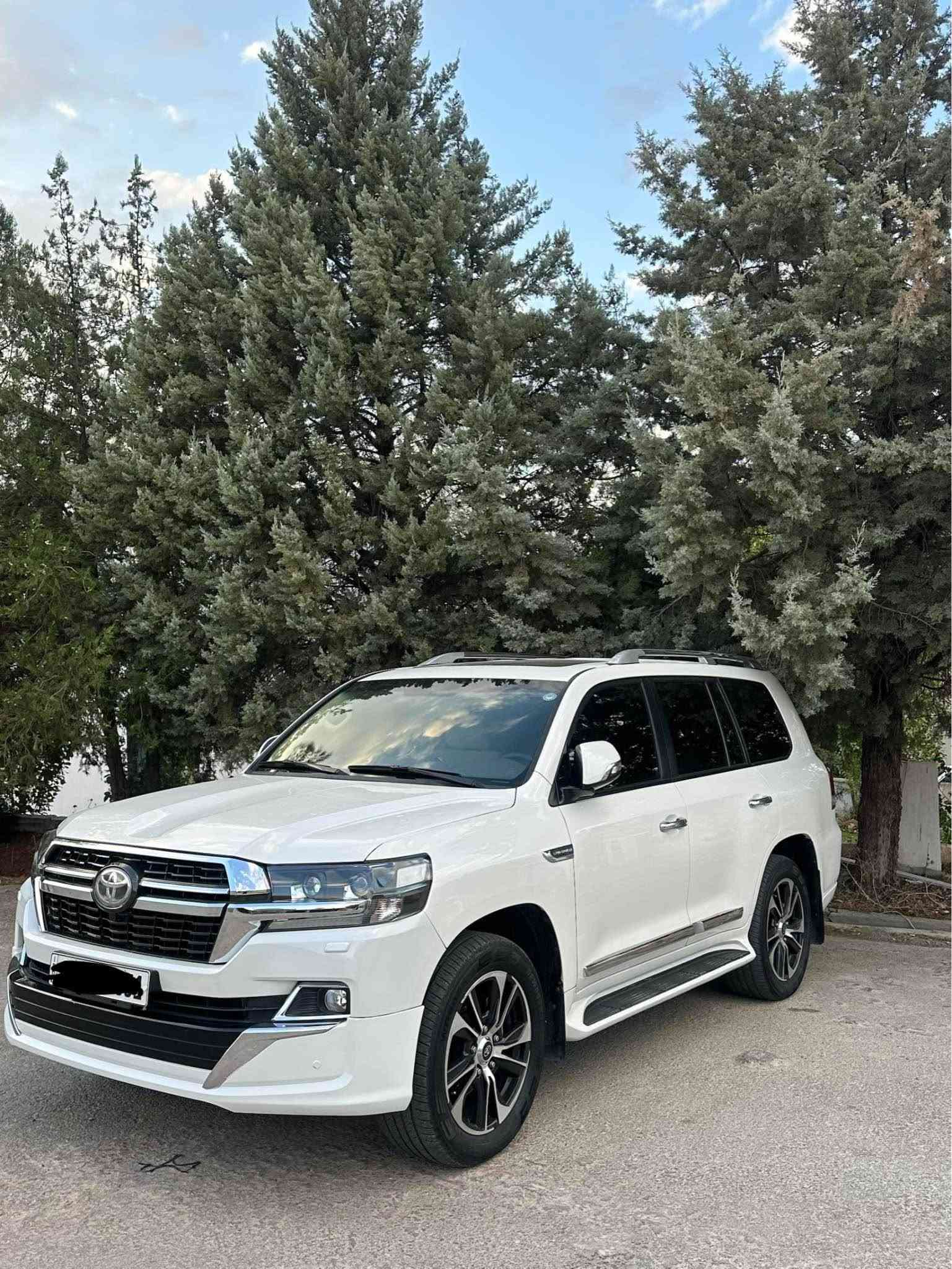 Land Cruiser 2016 GXR v8 
جاملغى پيشى په مپه بى ليدرات 
كير و مكينه به شه رت نه كرايته وه سه وتى نيه 
سنوى نوييه به ناوى منه 
٢٠٠ هه زار كم رؤيشتووه 

كتاب جامره شى مرورى هه يه 
سعرى ٣٨٨$ كه ميك مجال 
               ☎️ *********** أربيل, العراق
