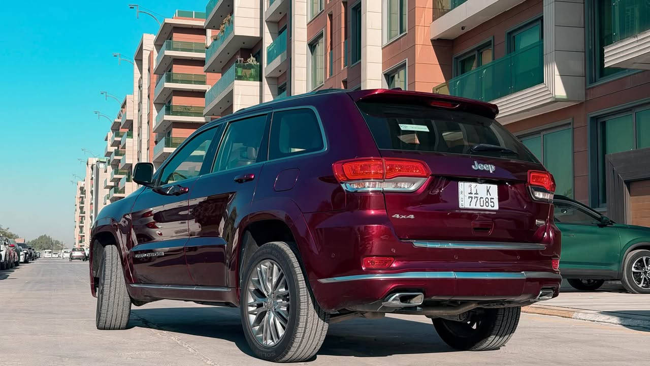 السلام عليكم جيب فول مواصفات 1/1 سوميت
🚨 للبيع Jeep Grand Cherokee Summit 2017 خليجي – وكالة 🚨

🔹 الفئة: Grand Cherokee Summit
🔹 الموديل: 2017
🔹 الوارد: خليجي – وكالة
🔹 المحرك: 3.6 لتر V6 بنزين
🔹 القوة: حوالي 295 حصان
🔹 ناقل الحركة: أوتوماتيك 8 سرعات
🔹 الدفع: رباعي 4×4
🔹 الممشى: 62,000 كم فقط
🔹 اللون الخارجي: أحمر ماروني ❤️
🔹 الداخلية: جملي قرميدي – جلد فاخر 🤎
🔹 عدد المقاعد: 5 ركاب
🔹 نوع الهيكل: SUV عائلية رياضية

✨ المواصفات والتجهيزات:

• فتحة سقف بانوراما مزدوجة
• مقاعد جلد فاخر
• مقاعد أمامية كهربائية
• ذاكرة لمقعد السائق
• تدفئة وتبريد للمقاعد الأمامية
• تدفئة للمقاعد الخلفية
• مقود جلد فاخر مع تحكم كهربائي
• مقود متعدد الوظائف
• شاشة لمس كبيرة لنظام الترفيه والملاحة
• نظام ملاحة GPS
• ربط Apple CarPlay وAndroid Auto
• بلوتوث ومداخل USB وAUX
• نظام صوتي فاخر من Harman Kardon
• شاشات ومعلومات متعددة للسائق
• تشغيل بصمة أو تشغيل ذكي حسب التجهيز
• دخول ذكي بدون مفتاح
• تشغيل عن بُعد
• تكييف أوتوماتيك ثنائي أو ثلاثي المناطق
• فتحات تكييف للمقاعد الخلفية
• كاميرا خلفية
• حساسات أمامية وخلفية
• رادار أمامي
• رادارات جانبية وخلفية
• نظام مراقبة النقطة العمياء
• نظام تحذير مغادرة المسار
• نظام تحذير من الاصطدام الأمامي
• نظام فرملة طوارئ أوتوماتيكية
• مثبت سرعة متكيف
• نظام مراقبة حركة المرور الخلفية
• حساسات مطر وإضاءة
• مرايا جانبية كهربائية وقابلة للطي
• مرايا جانبية مع تسخين
• إضاءة LED أو زينون حسب التجهيز
• إضاءة نهارية LED
• مصابيح ضباب
• جنوط ألمنيوم أصلية
• جكات كهربائية للباب الخلفي
• باب خلفي كهربائي
• نظام دفع رباعي 4×4
• أنظمة قيادة متعددة حسب نوع الطريق
• نظام التحكم بالنزول من المنحدرات
• نظام التحكم بالثبات الإلكتروني
• نظام مانع انزلاق
• نظام مراقبة ضغط الإطارات
• فرامل مانعة للانغلاق ABS
• توزيع إلكتروني لقوة الفرامل
• وسائد هوائية أمامية وجانبية وستائرية
• مثبت سرعة
• قفل مركزي
• نوافذ كهربائية
• نظام إنذار ضد السرقة
• حساسات ركن أمامية وخلفية
• مساحة داخلية واسعة ومريحة
• صندوق خلفي واسع
• إطارات بحالة جيدة انتاج نهايه 2025
• صيانة دورية حسب الاستخدام
٠ جكات نزول وصعود السيارة 

📌 السيارة خليجي وكالة، فئة Summit الأعلى تجهيزاً، ممشى قليل جداً، ونظيفة وجاهزة للاستخدام.

💰 السعر: يحدد عند التواصل
📍 المكان: بغداد

للمهتمين والجادين، التواصل على الخاص
***********
***********
