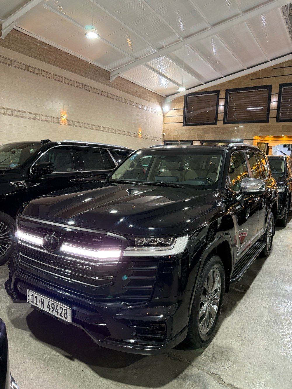 * لاندكروزر  vx لمتد 2023 بغداد مغلفه ppf
* ⁠سعد العبيدي (***********)
* ⁠جعفر (***********)
* ⁠السعر (66.500 $) مغلفه ppf
* ⁠الفئة:  LIMTED  /  VX تنفس طبيعي
* ⁠داخل جلد بيجي اصلي 
* محرك 6 سلند (4000 cc) 
* ⁠العداد (29750) رقم بغداد 
* ⁠رادار امامي - رادار خلفي - رادار جانبي (نقطة عمياء) 
* ⁠تحديد مسار قيادة ذاتية 
* ⁠شاحن وايرليس امامي 
* ⁠هاندبريك بصمة لايت اوتو 
* ⁠ماوس تغير وضعيات القيادة 
* ⁠بصمة تشغيل بصمات ابواب عدد (5).
* ⁠سماعات تويتر (JpL) شاشة دجتل
* ⁠شاشة كبيرة اصلية 
* ⁠شاشات خلفية عدد (2) 
* ⁠4 كامرات (360 درجة) اصلية 
* ⁠فتحة سقف (سلايت) لايت ثلاث عدسات
* ⁠الكراسي الامامية كهرباء 
* ⁠كراسي الامامية تبريد تدفئة 
* ⁠مقاعد (7) راكب  فور ويل (4*4)
* ⁠ثلاجة وسطية جنطة كهرباء  
* ⁠داخل صاج تشغيل عن بعد
* ⁠علامة لاندكروز الضوئية بالابواب
* حساس امامي خلفي مري طي كهرباء مري جانبية نيكل 
* ⁠قبضات ابواب نيكب ترايش ابواب نيكل 
* السعر  (65.500 $) رقم بغداد كامل
* العنوان :- بغداد النهضة الشآرع الثآني  معرض الناجي سعد العبيدي 
* ⁠للاستفسار هـ(***********) (***********)