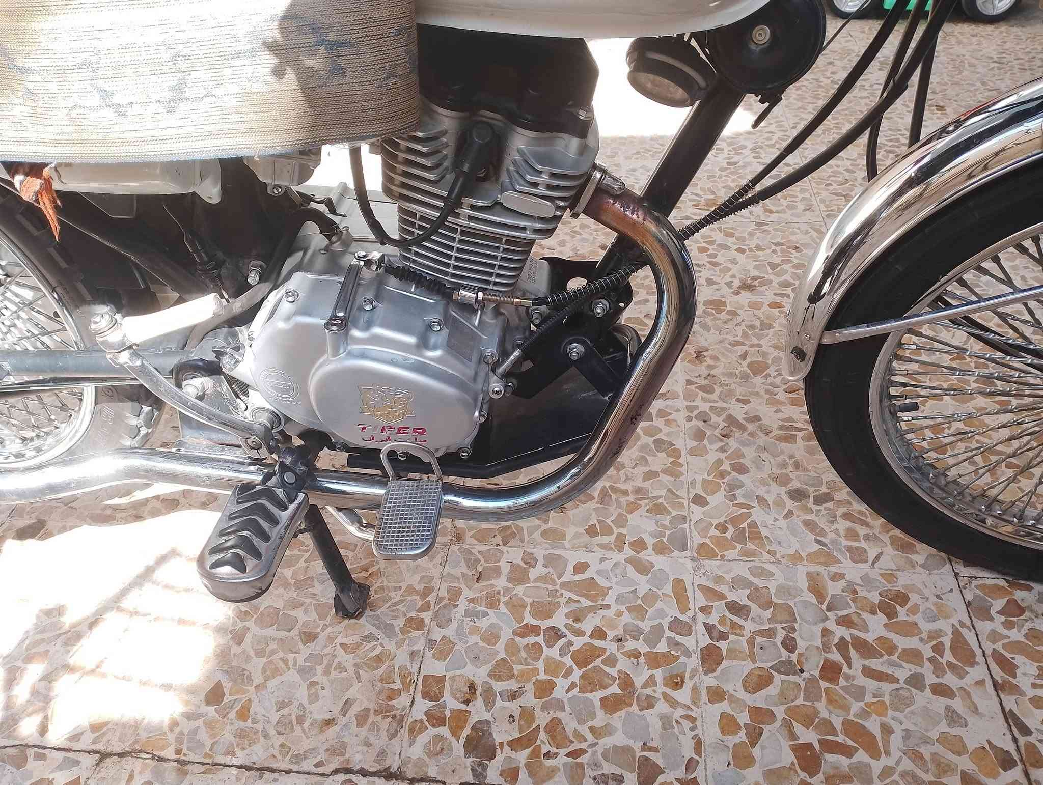دراجه للبيع مرقمه موديل 2020 المكينه شرطه ما مفتوحه نضافه ميه على ميه تايكر سعر 1800
