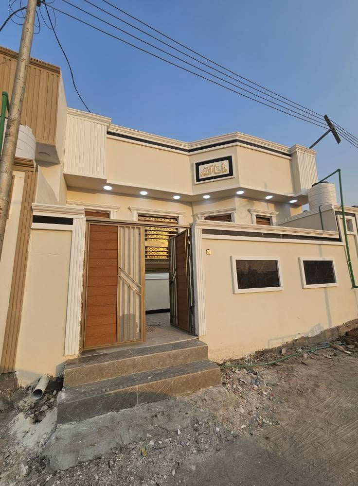 🏡 بيتان للبيع – بناء حديث 🏡
📍 الموقع: البصرة – أبي الخصيب – حمدان 
🔹 المساحة: 150م² لكل بيت. سعر كل بيت 85وقابل للتفاوض 
🔹 الطابو: زراعي عراقي.
🔹 محتويات كل بيت:
غرفتا نوم
صالة
مطبخ
ديوانية
صحيات
كراج
✅ بناء حديث وجاهز للسكن، في منطقة هادئة وقريبة من الخدمات.
📞 للاستفسار والاتصال:
*********** البصرة, العراق
