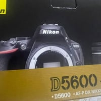نيكون D5600 • نضيفه • عدسة كبيرة