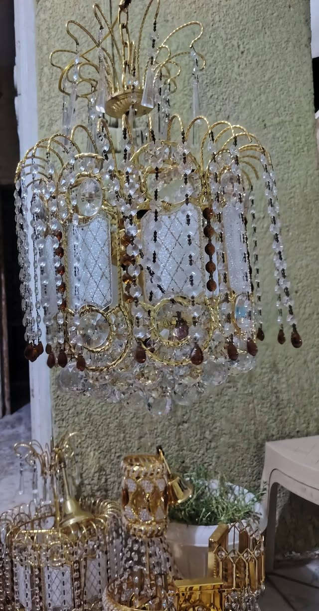 ثريات كرستال أصلي صلاء ذهبي ثابت
العدد ٧ قطع
٢ حجم كبير
١ حجم وسط
٤ براكيت جداري
بسعر مناسب جدآ بابل محاويل
***********
