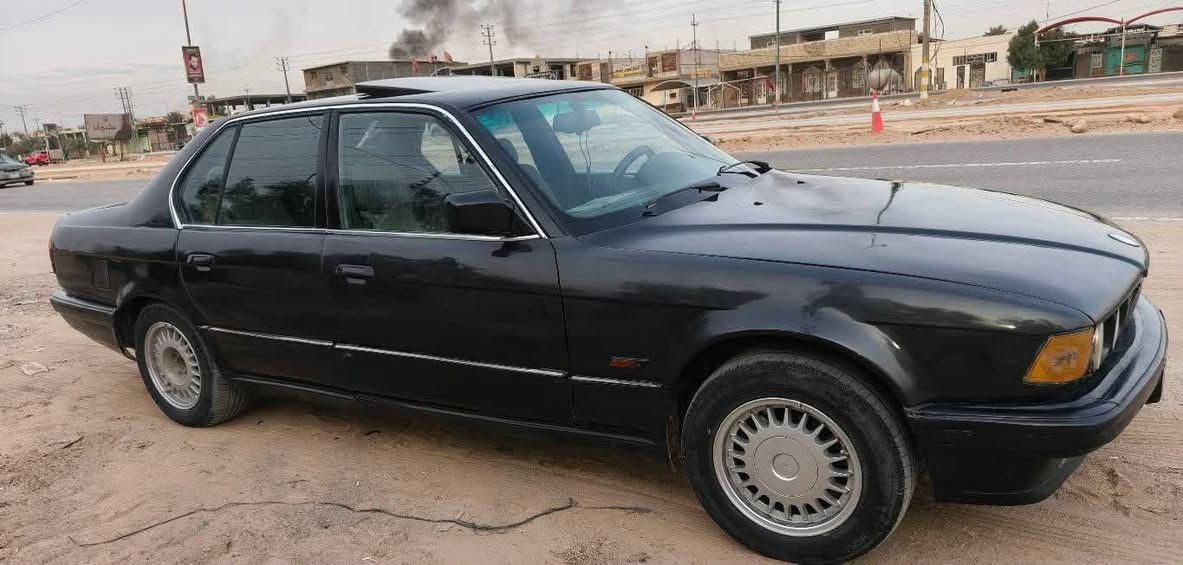 سلام عليكم بي ام دبليو ١٩٩٣ حجم 735سياره بلادي محرك وكير تبريد رقم بغداد انكليزي سنويه لل ٣٠ سيارة سياره جاهزه مكانه نجف شارع المطار *********** السعر ٣٨ وبيه مجال بسيط

نص مكتوب في الصور:
- ٧:١٣ م
- CAMON 40 Pro 5G
- 23mm f/1.8 1/100s ISO55