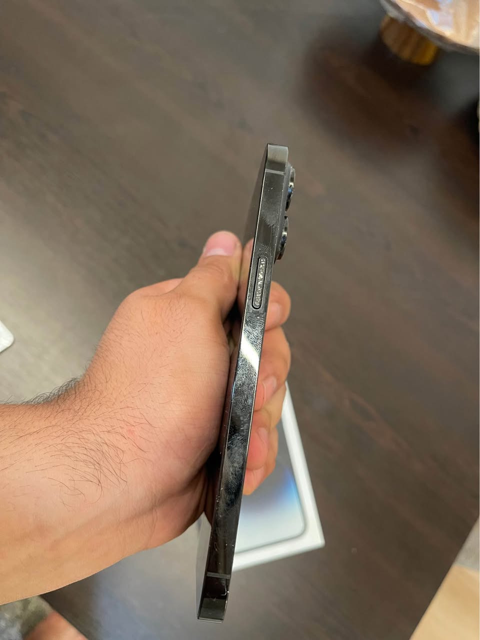 iphone 14 pro max 128 GB 
-  ئیتار و شاشەکەی وردە شوختی هەیە وەک لە ڕەسمەکانا دیارە
- نەکراوەتەوە بە هیچ شێوەیەک بە زەمانی هەموو شتێکی بێ عەیب بێت
- پاتری ٧٧
- پاکەتی خۆی لەگەڵ ماوە
- *********** السليمانية, العراق
