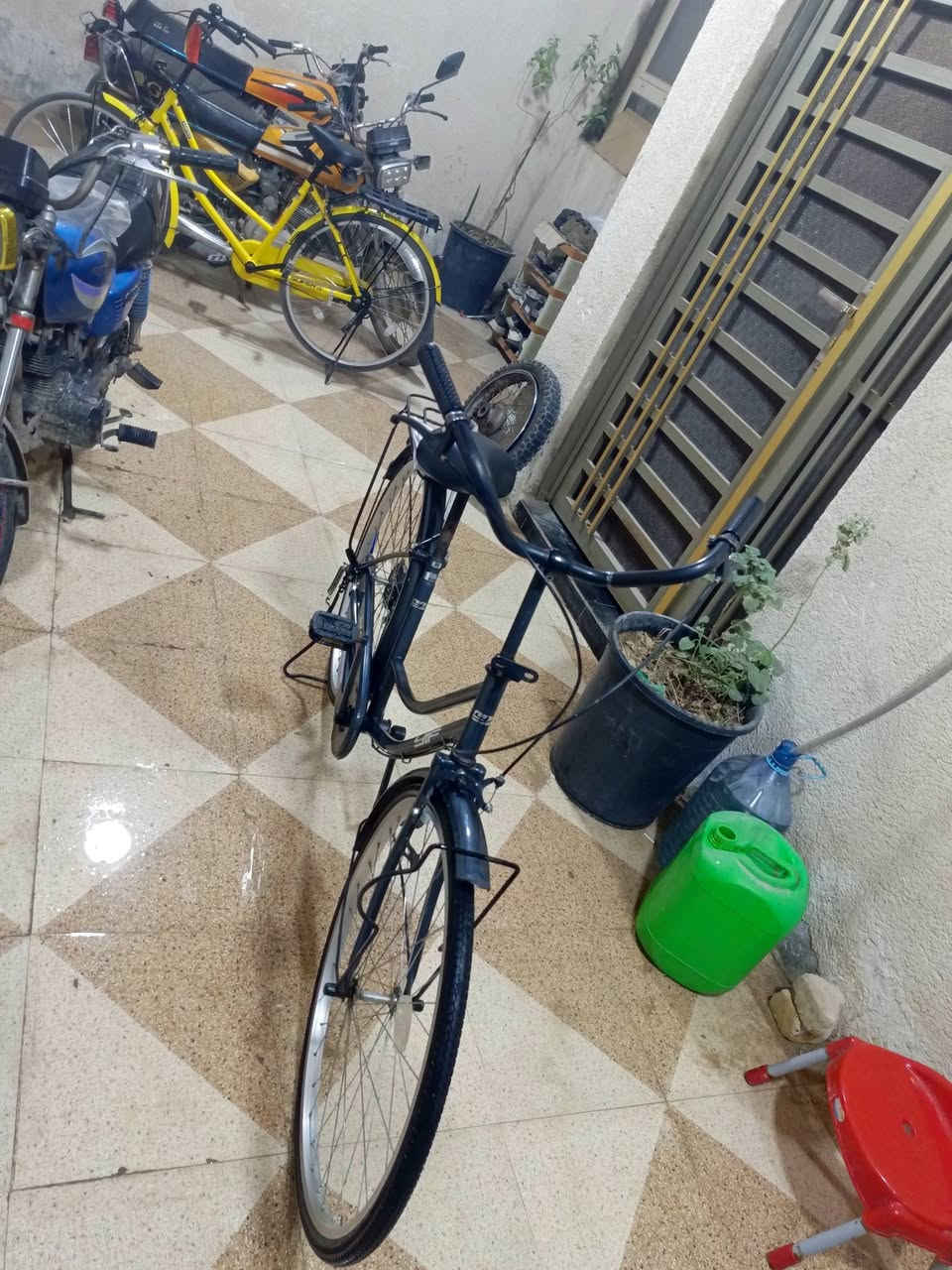 سلام عليكم باسكل البيع لون نفطي باسكل ما متعوب بعده جديد سعره 120بي مجال مكان البصره الجزيره ***********
