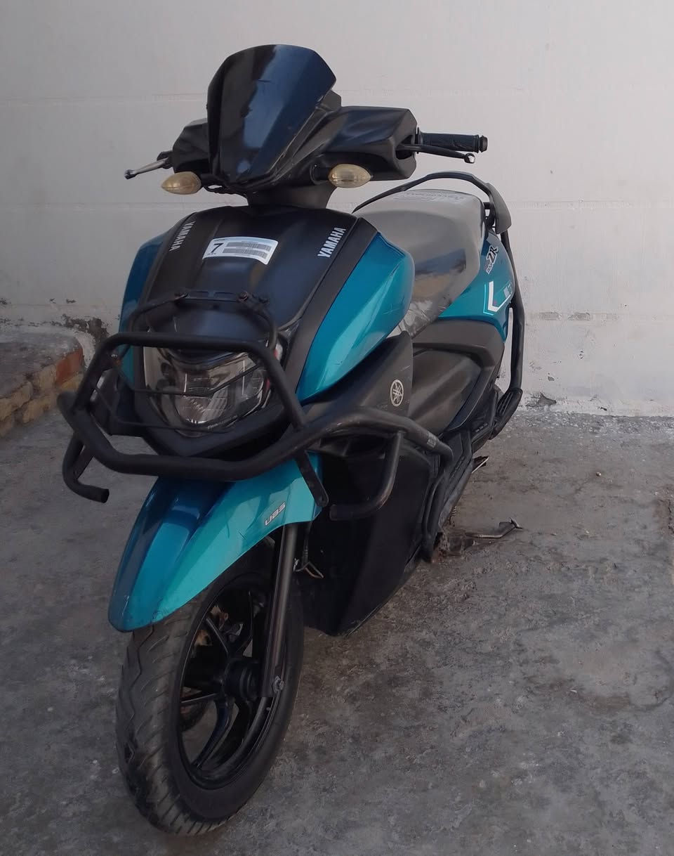 سلام عليكم ZR22 نضيفه كلش  محرك ناعم شلعه معدل مبدل ولفات فقط مكفوله علا اخر شي سعر . واحد و300 وبيه مجال بصيط مكاني 📍سماوه شارع الصياغ رقمي 📞***********
