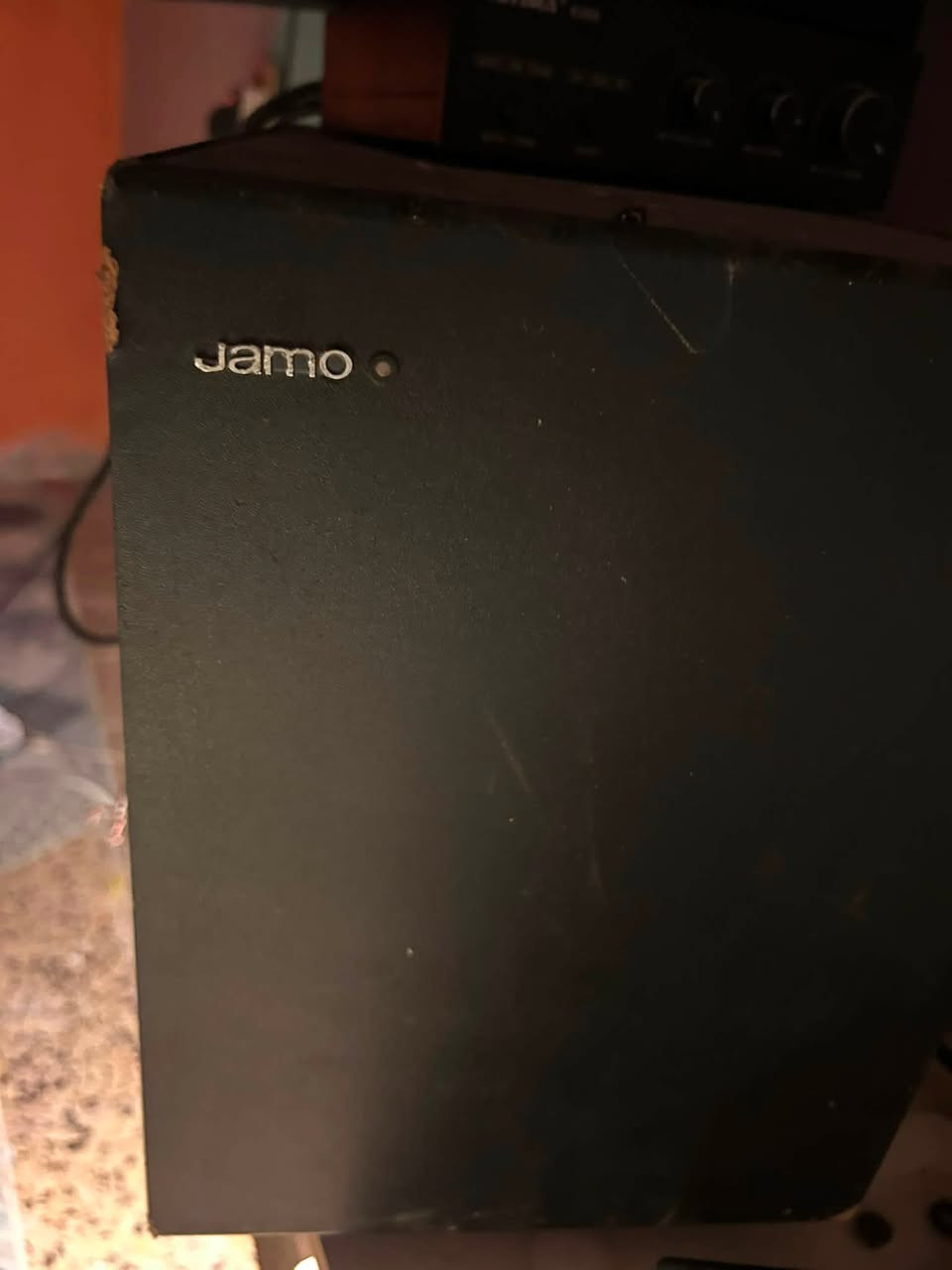 للبيع 3 سماعات Sony + مضخم صوت Jamo 500w +امبلي فاير Alylma A300
السعر 200 

للتواصل ***********
