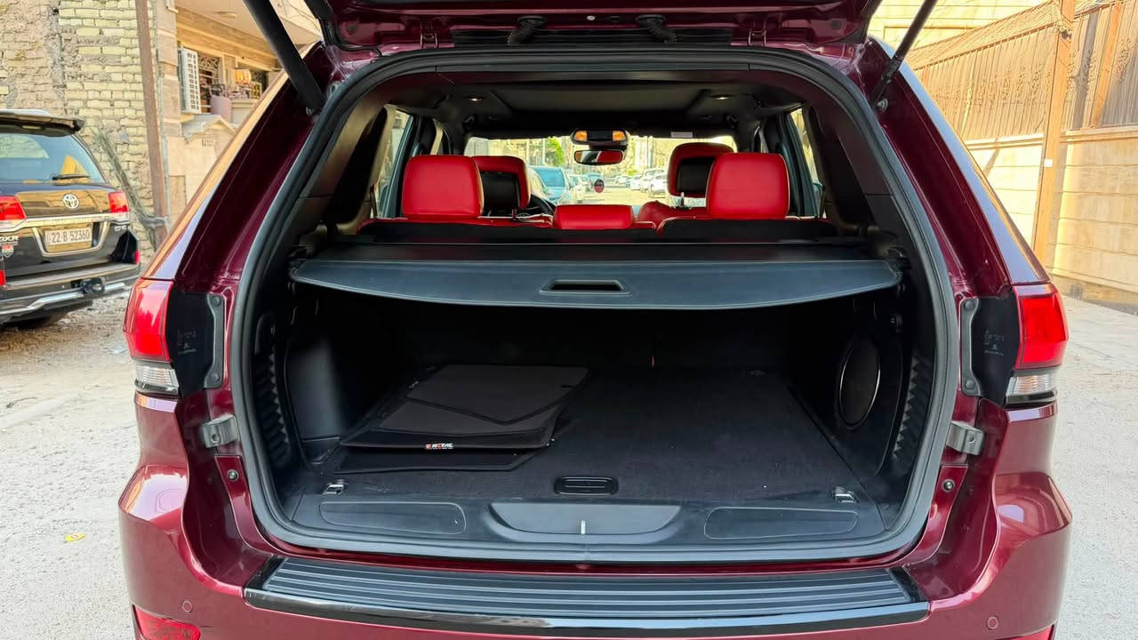 جيب كراند شيروكي لمتد S رادار .
الموديل : 2021 . (خليجي) . 
المحرك : V6.  3.6L .
العداد :    61 الف مايل
السعر : 310$ 
رقم الهاتف : *********** 
مكان السيارة : بغداد 
 * رادار مع مانع تصادم امامي .
