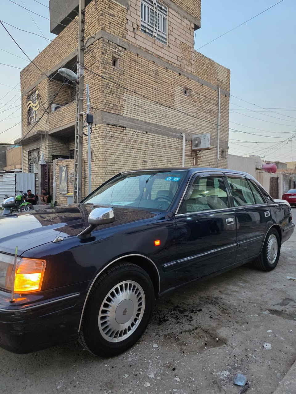 السلام عليكم سيارة راس الثور تكم موديل 2000
خمس دكم رقم نجف بأسمي 
محرك 3000
للبيع فقط السيارة كاملة واحد على واحد 
مانقصها شيء نضيفة جدا
بيها جراد بالقمارة والجاملخ الخلفي جراد بسيط ممكن بالبوليش يروح
 كلشي بيها بلاد ومكفوله كفاله عامة تبريد قطعتين 
كشنات كهربائي  السيارة
 الله شاهد تخبل ومانقصها شي تجي تشوفه نفس الي بالصورة   لمعرفت السعر اتصل ***********
مااتواجد على الفيس فقط اتصال
