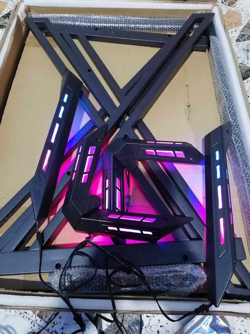 مكتب ألعاب AufuN مزود بإضاءة LED، مكتب كمبيوتر بإطار X، طاولة ألعاب، 160 × 60 سم، مكتب كمبيوتر متين مطلي بألياف الكربون، طاولة ألعاب مريحة مزودة بخطافات سماعات رأس وحامل أكواب

نص مكتوب في الصور:
- 60cm / 23.7in 160cm / 63.0in 73cm / 28.8in