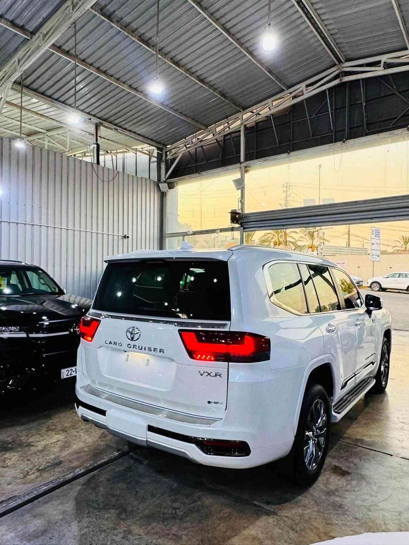 🔥👑 مجموعة الملك لتجارة السيارات الحديثة 👑🔥
عنوان الثقة • الفخامة • أفضل الأسعار

🚨متوفر جميع انواع الاندكروز 2026 + 2025 🚨

🔥 أسعار نار ودلال وحياكم الله وتدللون 
💵 البيع نقداً (كاش فقط)
📋 السعر شامل اللوحات المرورية – رقم بغداد

✨ أحدث إصدار TSS | فل مواصفات 1/1 ✨
           ✅ رادارات أمامية وخلفية ✅

🎁 ضمان ساس سنتين أو 40,000 كم 
🛢️ 8 تبديلات دهن مجانية🔧 8 فلاتر مجانية 
━━━━━━━━━━━━━━━━━━
🚗 قسم الزيرو 2026 

1️⃣ لاندكروزر GXR 1/1 (TSS) — أبيض 🤍

2️⃣ لاندكروزر GXR 1/1 (TSS) — أسود 🖤

3️⃣ لاندكروزر GXR Limited TSS Black Edition

4️⃣  لاندكروزر VX Limited BLACK EDITION TSS 

5️⃣ لاندكروزر VX Limited Twin Turbo TSS

6️⃣لاندكروزر  VXR HEV 2️⃣0️⃣2️⃣5️⃣
━━━━━━━━━━━━━━━━━━
🔥 أسعار VIP لا تُفوّت🚗 
السيارات جاهزة للتسليم الفوري⏳ الكمية محدودة...

📍 العنوان: بغداد – الكريعات – نهاية شارع المعارض

☎️***********

☎️***********

━━━━━━━━━━━━━━━━━━

👑 مجموعة الملك لتجارة السيارات الحديثةثقتكم رأس مالنا... ونوفر لكم أفضل المواصفات بأفضل الأسعار. أهلاً وسهلاً بكم.

نص مكتوب في الصور:
- TOYOTA LAND CRUISER 2025 | VXR HEV Hybrid | VXR ضمان تويوتا العراق ومرقم بغداد