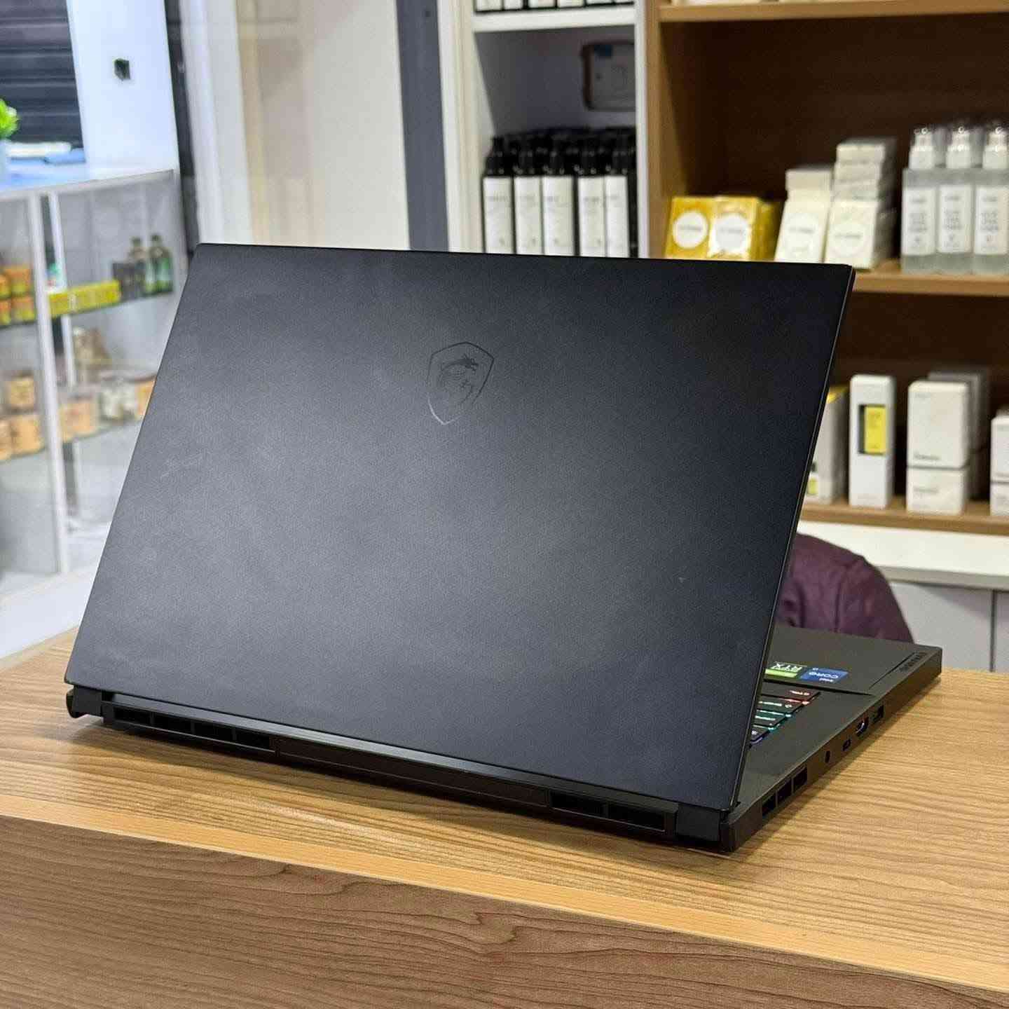 MSI Stealth GS66 (نسخة RTX 3070 Ti) 105W💥
المعالج (CPU): Intel Core i7-11800H (الجيل 11، 8 كوائرات، حتى 4.60 GHz)
بطاقة الرسومات (GPU): NVIDIA GeForce RTX 3070 Ti (8GB GDDR6)
الذاكرة (RAM): 16GB DDR5
التخزين: 512GB NVMe PCIe SSD
العرض: 15.6" FHD (1920 x 1080) IPS-Level، تردد تحديث 240Hz
المفاتح: لوحة مفاتيح RGB Gaming من SteelSeries
3 مراوح تبريد خارق

للاستفسار ***********
