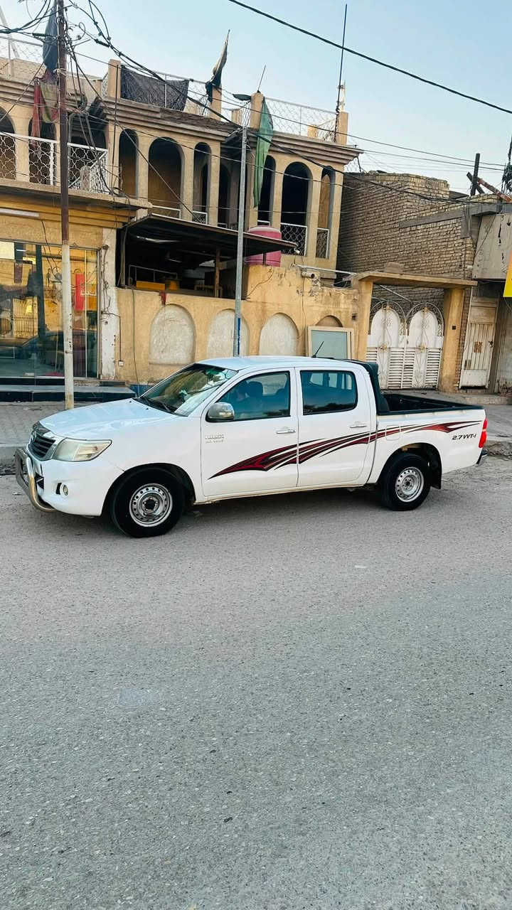 السلام عليكم
هيلوكس بيكب للبيع ٢٠١٤ 
كير اوتوماتيك
تخم تاير جديد 
حداديه خلفيه واماميه كله جديد 
تبريد ثلج ❄️ 
شاشه حديثه +كامره خلفيه 
باتري جديد 
ادامه كامله للسياره من كل النواحي 
رقمها نجف الجديد وسنويه جديده 
مكان السياره الديوانيه المركز 
 للتواصل *********** 
السعر ٢٠٠$ وبيها مجال 
السونار مرفق مع الصور
