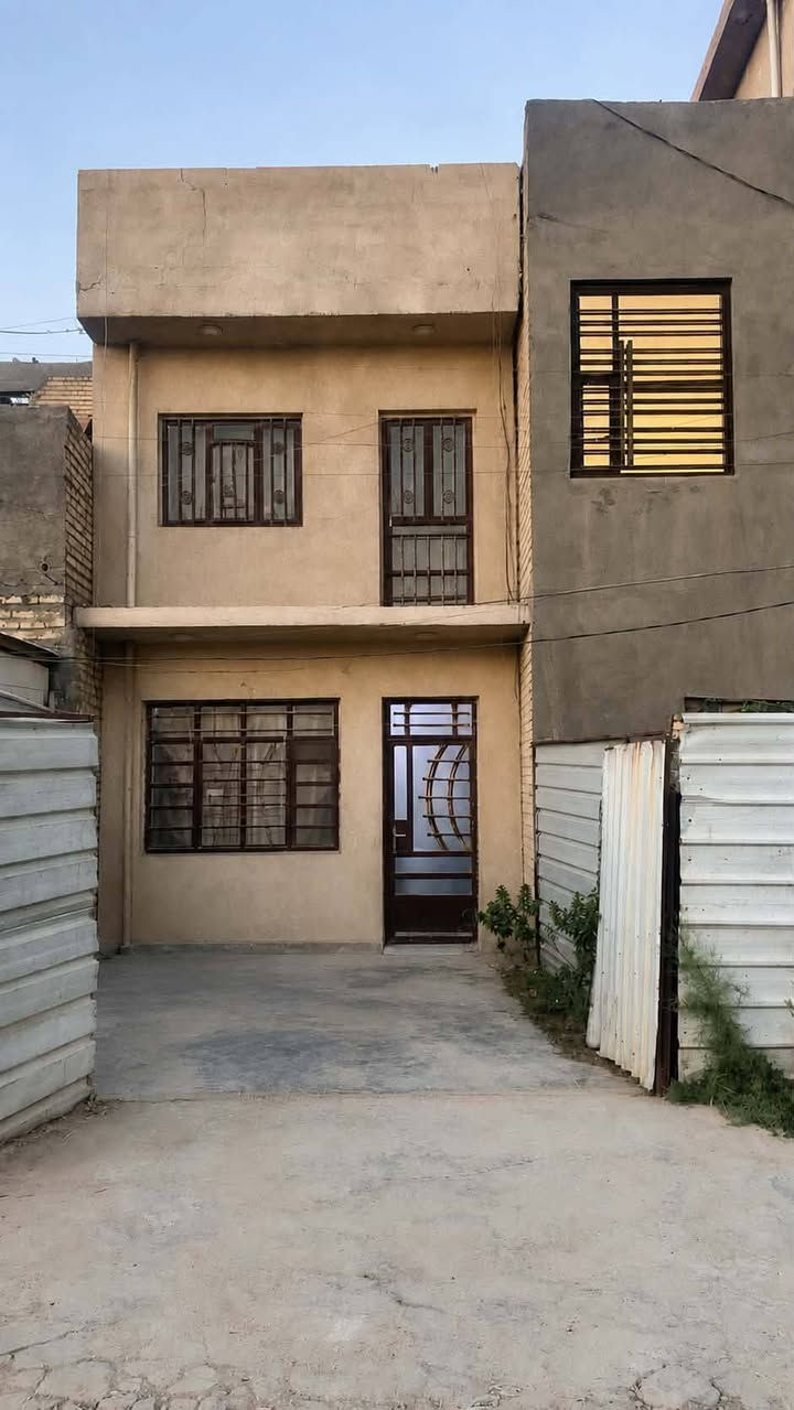 🏠 للبيع بيت في حي الجهاد – ديوان المخابرات الجديد

📐 المساحة: 50م²
📏 الواجهة: 4م | النزال: 12.5م
🛏️ يتكون من غرفتي نوم + صالة + مطبخ + صحيات
🌳 تشجير ضمن البيت + كراج مقابل البيت وساحة
📍 القطعة ركن والبيت بصف الركن
📜 طابو صرف
✨ مع البيت كاونتر + مخزن

💰 السعر: 130 مليون وقابل للتفاوض

📞 للاستفسار والاتصال: ***********
