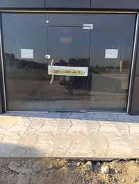 جام واجهة للبيع قياس 245 ارتفاع 330 عرض 07902588781 قرب العامرية مستعج...