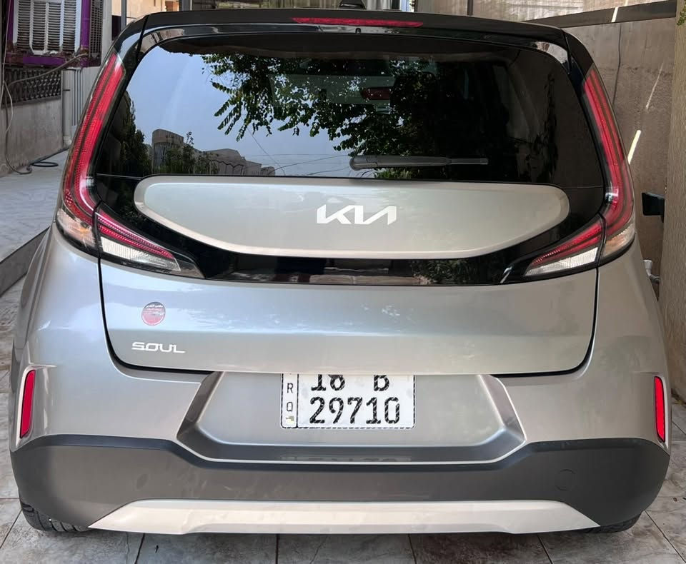 للبيع Kia Soul 2025 LX
التفاصيل سونار وصور الحادث ورقم الشاصي كله موجود.
الممشى 9000 فقط.

✨المواصفات:
• موديل 2025
• فئة LX
• محرك 2.0L 4 سلندر
• قوة 147 حصان
• ناقل حركة IVT / CVT
• دفع أمامي FWD
• 5 ركاب
• شاشة 8 إنچ
• Apple CarPlay & Android Auto
• كاميرا خلفية
• Cruise Control
• أنظمة أمان ومساعدة للسائق
• Front & Side & Curtain Airbags
• ABS + Traction & Stability Control

📌 السيارة وارد أمريكي
السعر 168 ومجال كلش بسيط .

مرقم بابل كامل سنوية جديدة ومكان السيارة الحلة.

التواصل ***********
