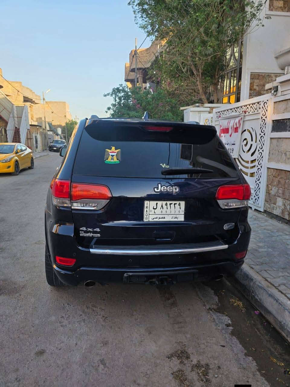 سلام عليكم سيارتي للبيع جيب 19 اوفرلاند فول مواصفات حادثة جاملغ وبنيد بيه صبغ بلعراق  وبيه لحوضات سونار موجود مالتها  بلصور ماشيه 350الف مكينتها صافيه سياره جكات وضعيات قياده فتحه بانوراما ما ناقصها شي بانزين بس محسن دوانز ماكو معروضه ب 160 وبيه مجال للناس الخيره وهذا رقمي وخادمكم انشالله ***********
