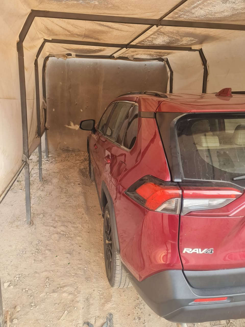 راف فور 2019 XLE بريميوم فول مواصفات الياباني الاصلي يعني رقم الشاصي يبدأ بحرف(J) بانزين فقط مو هايبرد السياره وضع الوكاله رقم بغداد مناقصهه برغي بجم كبس مكفول صور الحادث مرفق بالمنشور بيهه قطع صبغ ماشيه 72 الف ميل 
السعر 175$ بيهه مجال بسيط مكان السياره بغداد الكرخ للإستفسار الاتصال على الرقم او وتساب ***********
