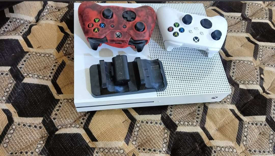 السلام عليكم
Xbox one s 

للبيع يدتين +بطارية + اشتراك كيم باس

السعر 170 

للأستفسار ***********

