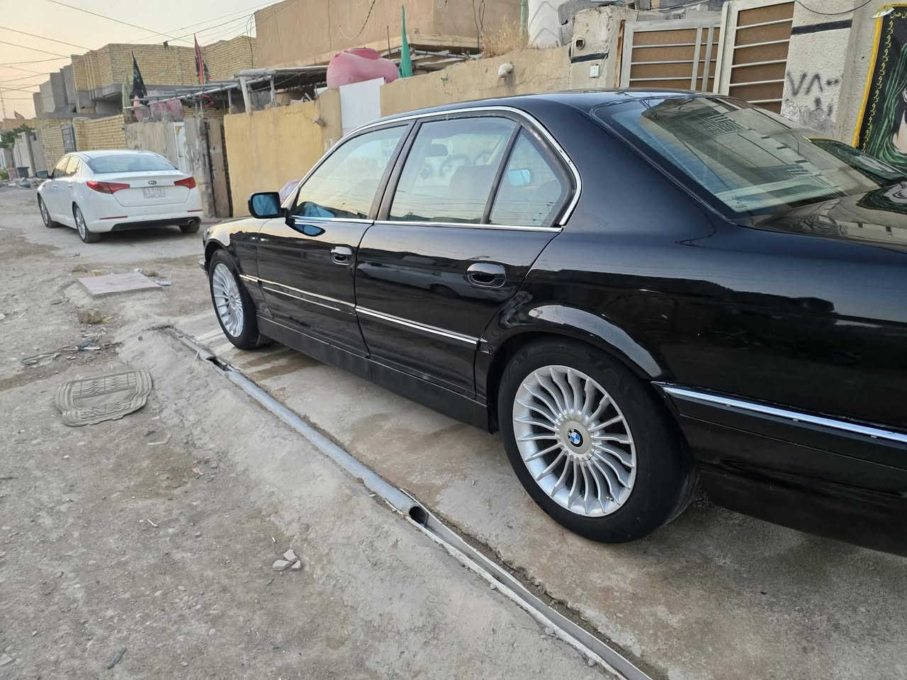 سلام عليكم بي ام خفاش 744 8سلندر للبيع مديل 1997 مكينه وكير وحداديه تبريد كفاله لا ضربه ولا كص ولا خياس شرط تحويل 5وياله البينا رقم بغداد مصبوغه عام بسبب جراد السعر 75وبيه مكان سياره كوت واي استفسار واتساب او  اتصال على رقم ***********مرواس بكيه حمل
