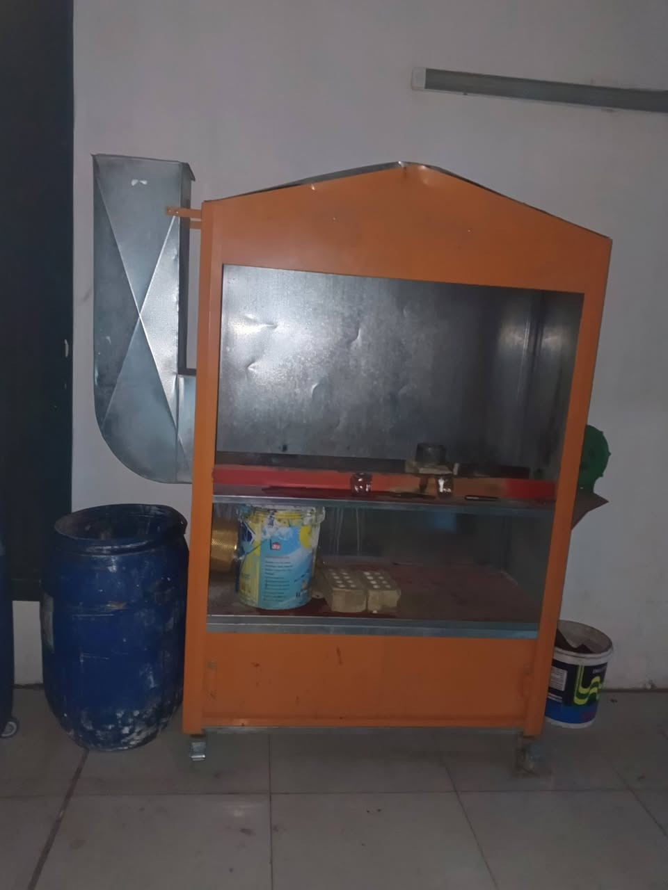 اغراض مطعم للبيع استخدام قليل جدا لكن متروكات فترة استفسار واتساب ***********
