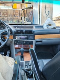 بي ام 735 موديل 1988 رقم بغداد بأسمي  مكينة وگير وحدادية وتخم تاير كله...