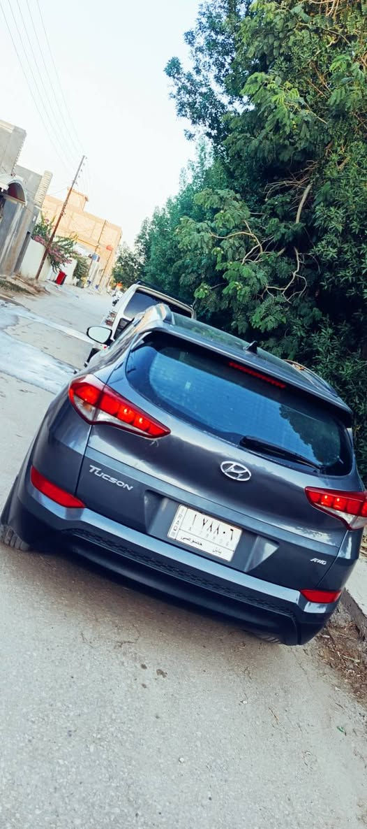 السلام عليكم ورحمة الله
Hyundai Tucson 2016 AWD فول مواصفات
وارد امريكي ضرر بنيد فقط مبدل أصلي 
بدون لغد أو شاصي أو دواخل . . 
رقم بابل ألماني ( سنوية غير نافذة ) تحويل مباشر
- محرك 2000 GDI  بلادي بدون دونز أو تنقيص
- بصمة تشغيل + أبواب + جنطة
- ترحيب عند الاقتراب
- لايت Auto 
- لد نهاري أمامي 
- مرآة تعتيم وسطية + حساس دخول كراج المنزل
- بانوراما
- وضعيات قيادة ( Sport + Normal + Eco ) 
- وضع تثبيت السيارة بالمنحدرات 
- فول تحكم ستيرن 
- كروز تثبيت سرعة 
- أوامر صوتية ( إتصال + موسيقى + Gps ) 
- تدفئة بالمقود 
- سستم صوت Bose بلادي 
- تحكم تبريد منفصل ( مناخين ) 
- رادار جانبي بالمرآة + إشارة Led
- حساس اصطفاف عند الرجوع للخلف 
- شاشة كار بلي + كاميرا دوارة 
- حساس ليلي نهاري للتحكم بإضاءة الدشبول
- داخل أسود يجي فقط بالفوول 
- كشنات جلد + تدفئة بالكشنات
- كشن السائق كهرباء 6 حركات
- تبريد خلفي 
- صندوق كهرباء ذكي ( يفتح عند الاقتراب ) 
- حساس إطار لقياس ضغط الهواء
- أريل نفكيشن 
_ السيارة عليهه إدامة كاملة من منظومة البنزين وغرف الإحتراق + تبديل فيت بم وفلتر . . 
_ إدامة لمنظومة التبريد ( تبديل راديتر أصلي + ماء بريستون ) 
_ تبديل بلكات مطابق لرقم الشاصي 
_ إطارات جدد + باتري 
السيارة جداً نظيفة داخل وخارج 
للإستفسار فقط الاتصال على الرقم ‏‪***********‬‏
